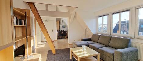 Fernseher, Bücher, Stereoanlage