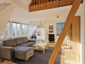 TV, books, stereo - Welcome to your vacation apartment "Gorch-Fock" in the house "El Mar"! (Großenbrode)