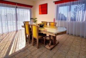 Dining - Impressive Large Villa Huge Heated Pool Garden (Peyia)