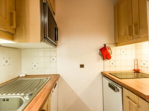 Fridge, oven, dishwasher