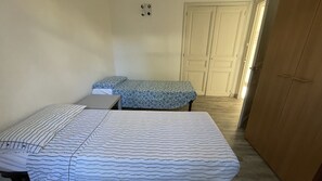 2 habitaciones, tabla de planchar con plancha y internet 