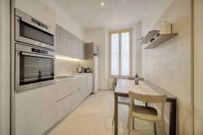 Fridge, microwave, oven, stovetop - Brand New 2 Bedroom Apartment Forville - Wi Fi (Cannes)