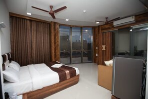 Egyptian cotton sheets, premium bedding, down duvets, memory-foam beds - Goroomgo Avirahi Mumbai (Mumbai)