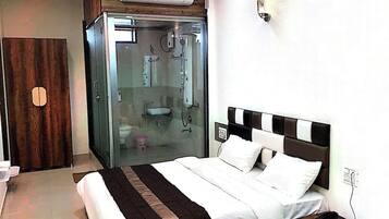 Superior Double Room, City View | Egyptian cotton sheets, premium bedding, down duvets, memory-foam beds