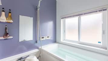 Vila Klasik | Kamar mandi | Kombinasi shower/bathtub, pengering rambut, kloset, dan handuk