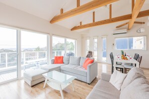 Classic Villa | Living area | 50-inch flat-screen TV with digital channels, TV - Fukurou Ann (Shirahama)