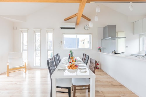 客室内のダイニングエリア