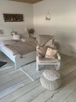 1 Schlafzimmer, Reisekinderbett, kostenloses WLAN, Bettwäsche