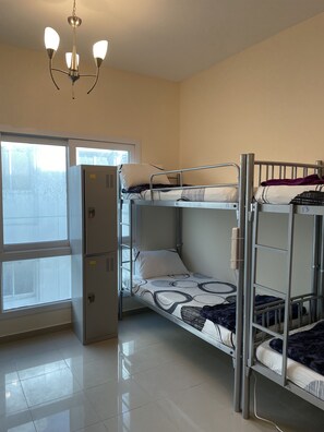 2 bedrooms, WiFi, bed sheets - Decent Ladies Hostel center of Bur Dubai near Burjuman Metro Station (Dubai)