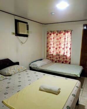 Habitación cuádruple estándar | Ropa de cama