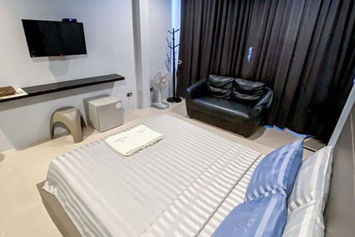 1 bedroom, soundproofing, WiFi (free), bed sheets