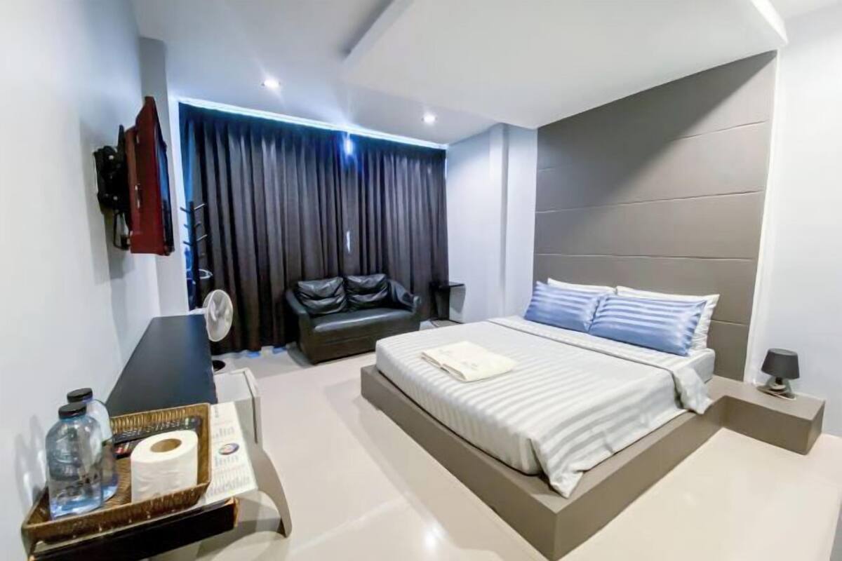1 bedroom, soundproofing, WiFi (free), bed sheets