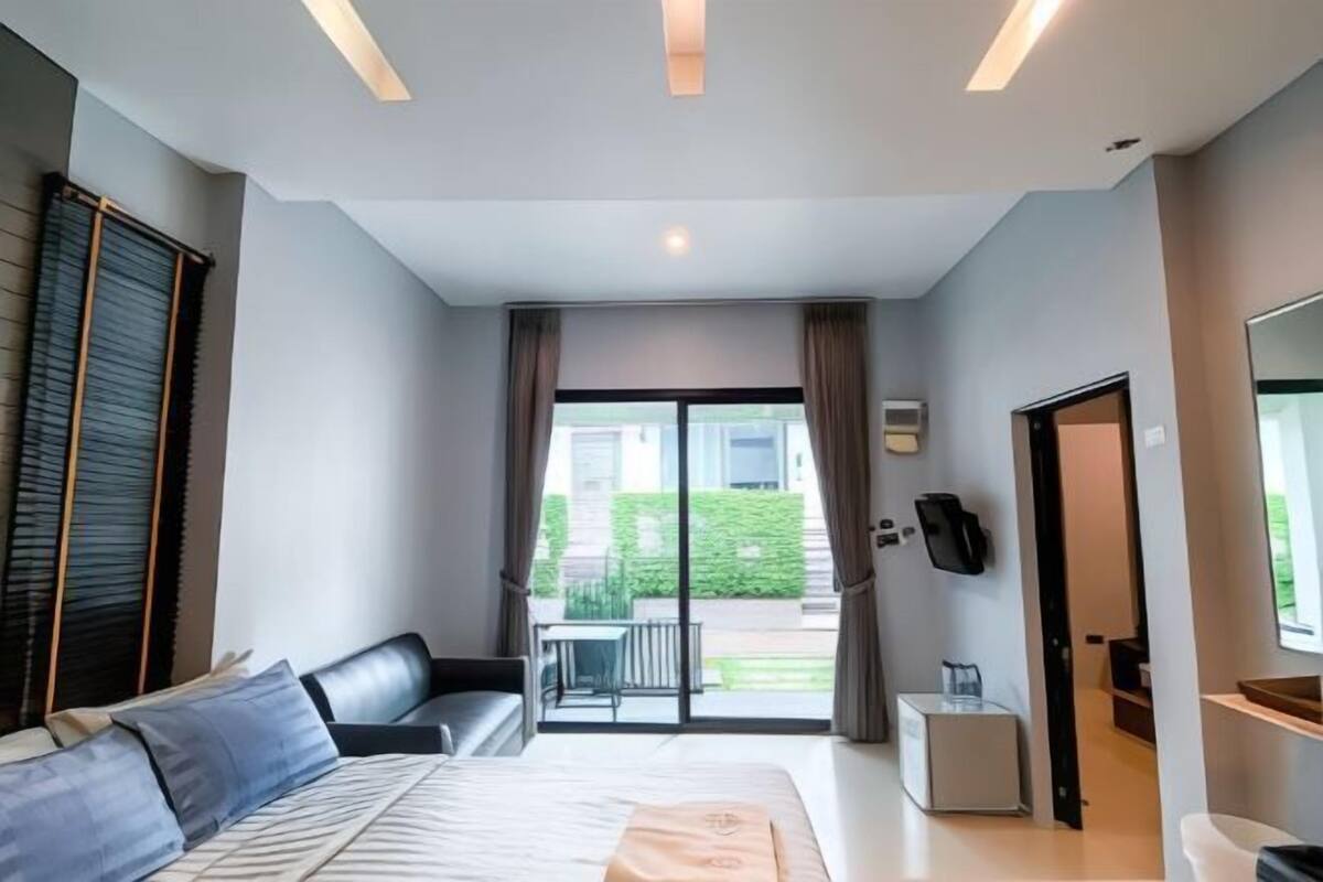 1 bedroom, soundproofing, WiFi (free), bed sheets