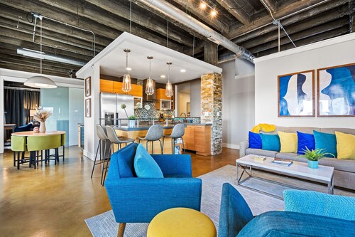 Gorgeous Penthouse Overlooking Nelson Atkins Museum!