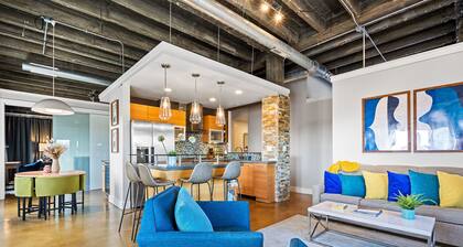 Gorgeous Penthouse Overlooking Nelson Atkins Museum!