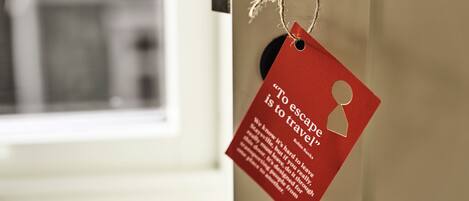 A red tag with a quote on a door handle.