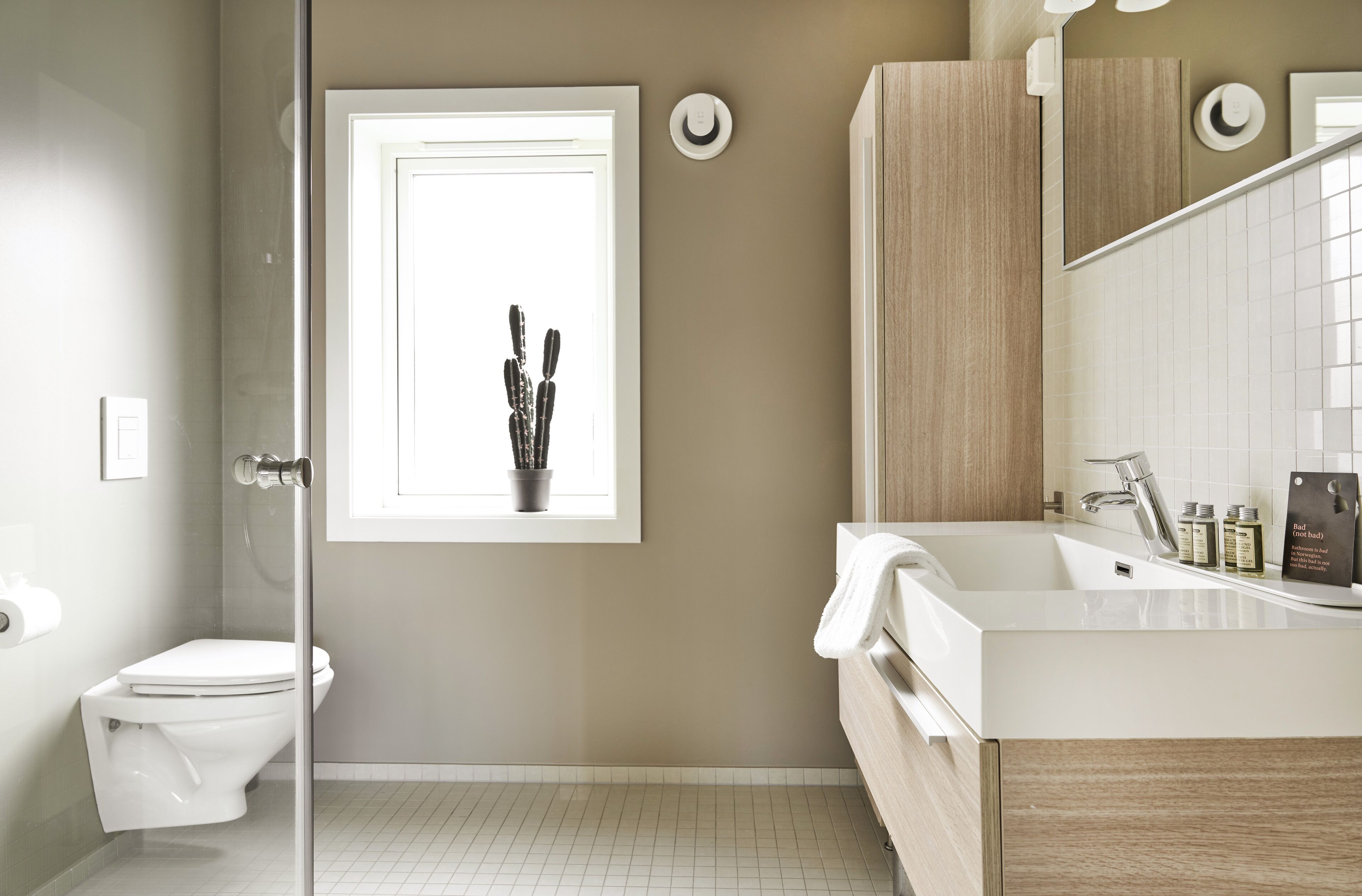 Exclusive Apartment | Bathroom | Shower, rainfall showerhead, free toiletries, hair dryer