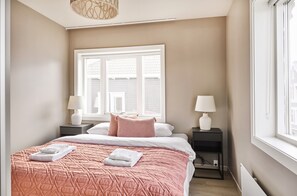 Apartamento exclusivo | Roupas de cama antialérgicas, cortinas blackout