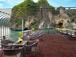 Terrace/patio - La Pandora Boutique Cruise (Ha Long)