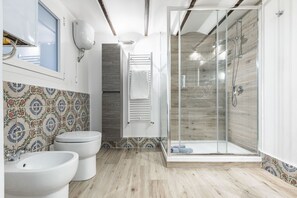 Shower, hair dryer, bidet - Palermo Modern and Central Apartment x6 (Palermo)