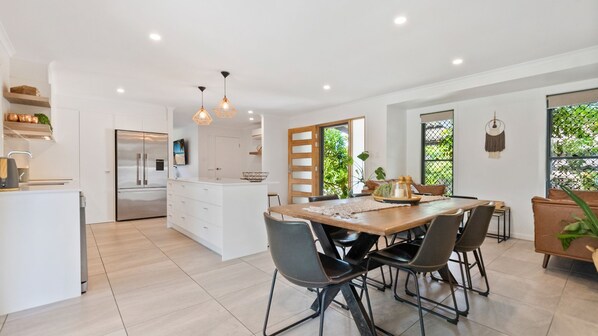 Dining - 4 bedroom gem with a great outdoor area including pool and you can bring a small dog. (Maroochydore)