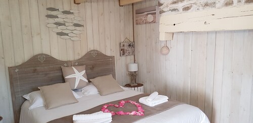 Gite for 19 people, 200 m from the sea on the GR34