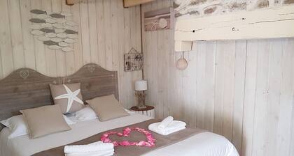 Gite for 19 people, 200 m from the sea on the GR34