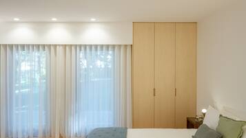 5 bedrooms, WiFi, bed sheets