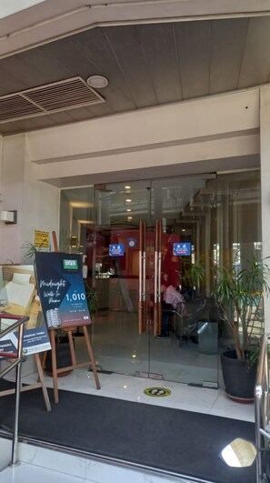 Exterior - 1010 Hotel Alabang (Muntinlupa)