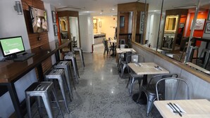 مطعم