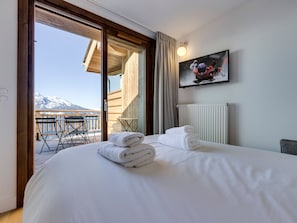 3 bedrooms, free WiFi, bed sheets