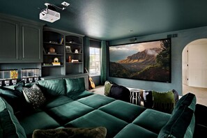 Smart TV, fireplace, ping pong, books