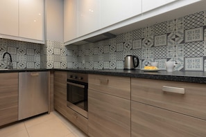 Fridge, oven, stovetop, dishwasher - Stylish Apartment in Wola | 450 m to the Metro, Balcony (Warszawa)