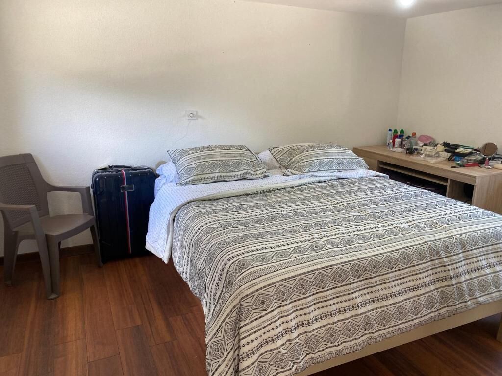 1 soverom, skrivebord, strykejern/-brett og wi-fi (inkludert)