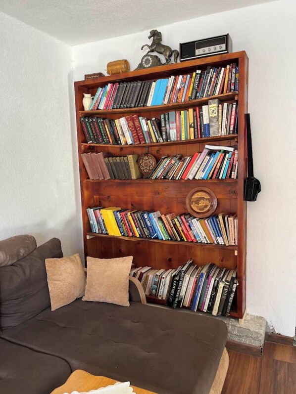 Interior - Handicap Accessible Full Cottage with all amenities. (Gusinje)