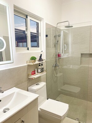 Shower, eco-friendly toiletries, hair dryer, towels - Luxury Villa  Vista Cana in Punta Cana  (Punta Cana)