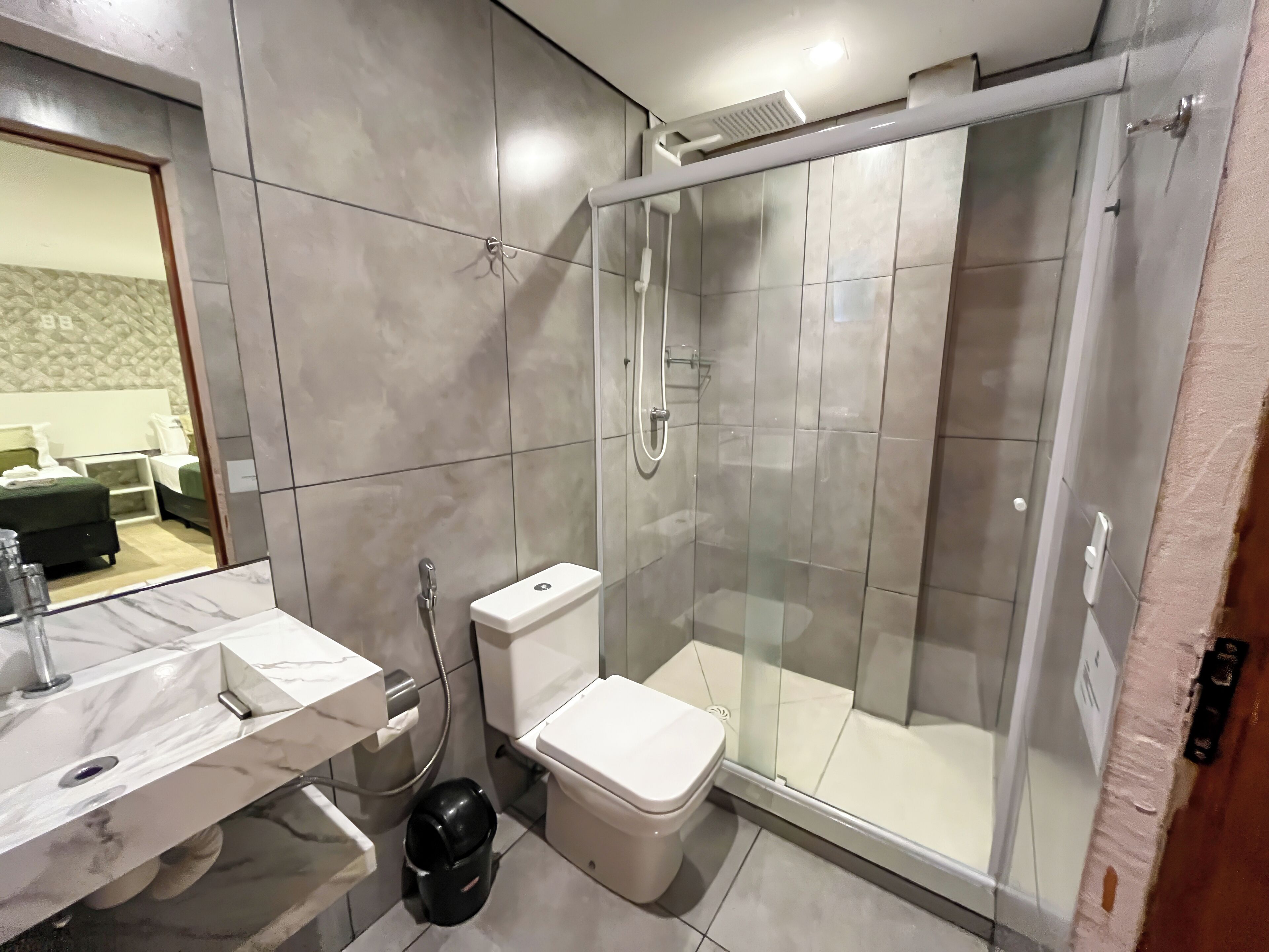 Shower, rainfall showerhead, free toiletries, hair dryer