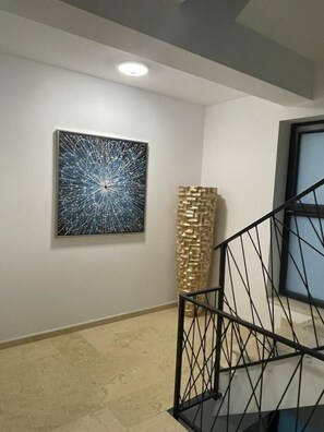 المنشأة من الداخل