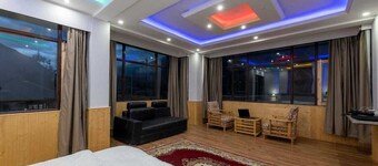 Dee Grand Marq Hotel