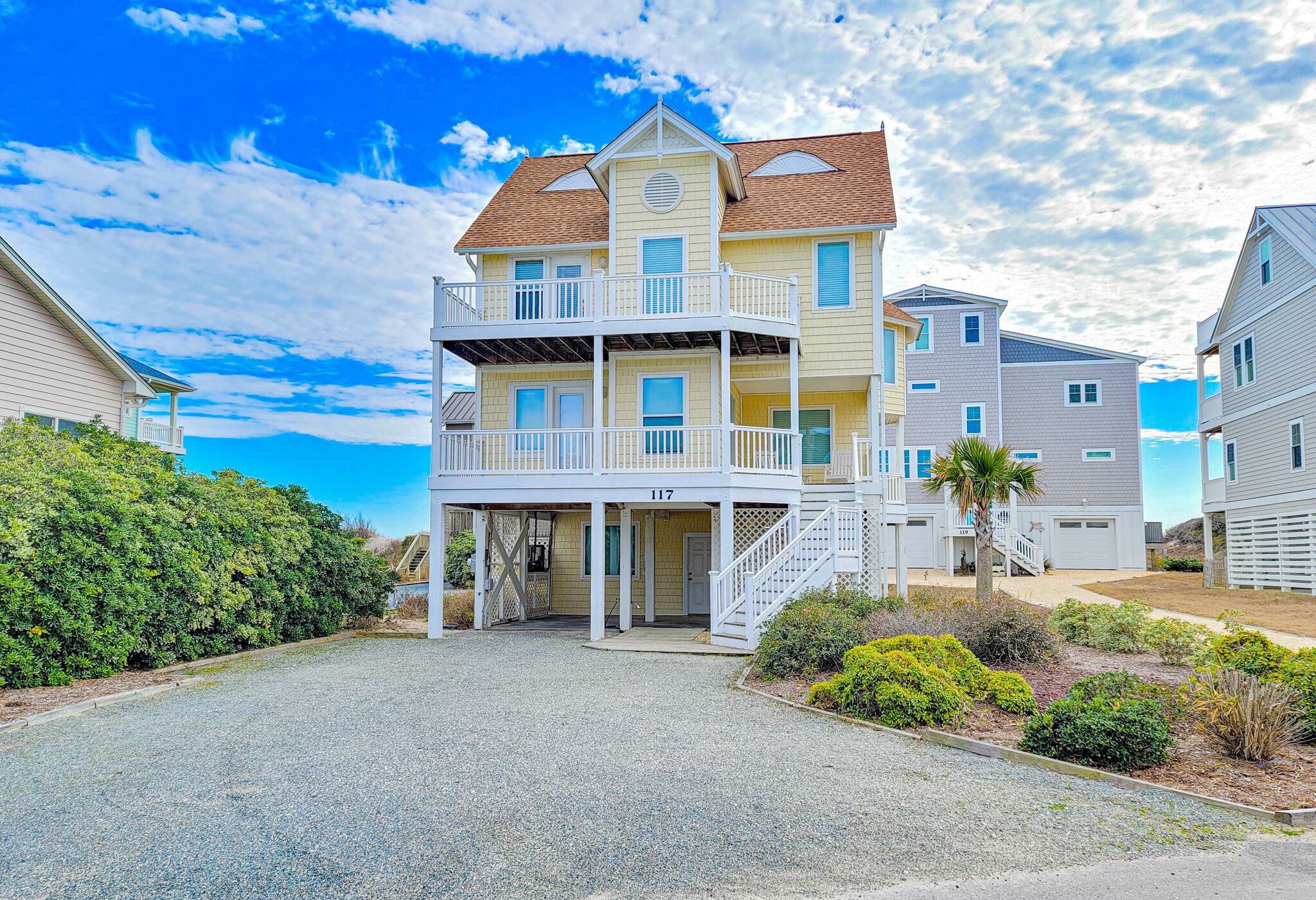 Delightful 4br Oceanfront home w/ Pool Access!