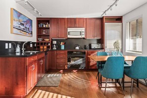 Condo (Silverglo 2 bedroom) | Private kitchen | Full-sized fridge, microwave, oven, stovetop - Silverglo 2 Bedroom (Aspen)
