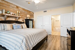 2 bedrooms, WiFi, bed sheets - Perfect getaway, steps away from the beach! (Dauphin Island)