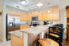 Fridge, microwave, oven, stovetop - Perfect getaway, steps away from the beach! (Dauphin Island)