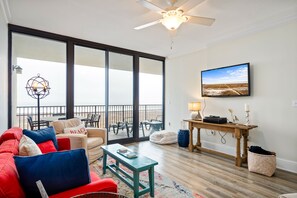 Smart TV, stereo - Perfect getaway, steps away from the beach! (Dauphin Island)