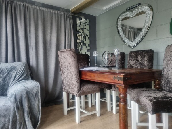 Apartment | Dining - Angela's Hideaway - 2 Beds - Hot Tub - Sauna (Dungannon)