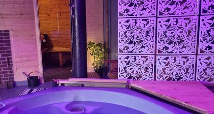 Angela's Hideaway - 2 Beds - Hot Tub - Sauna