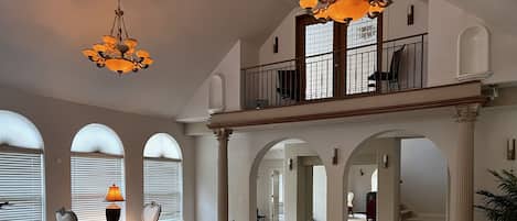 المنشأة من الداخل