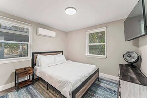 1 bedroom, laptop workspace, iron/ironing board, free WiFi