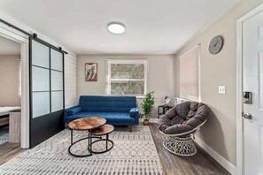 Smart TV, Netflix, Hulu, streaming services - *Flagler Haus 1535* TV, AC, WiFi (Jacksonville)