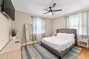 2 bedrooms, laptop workspace, iron/ironing board, free WiFi - *Flagler Haus 1537* TV, AC, WiFi (Jacksonville)